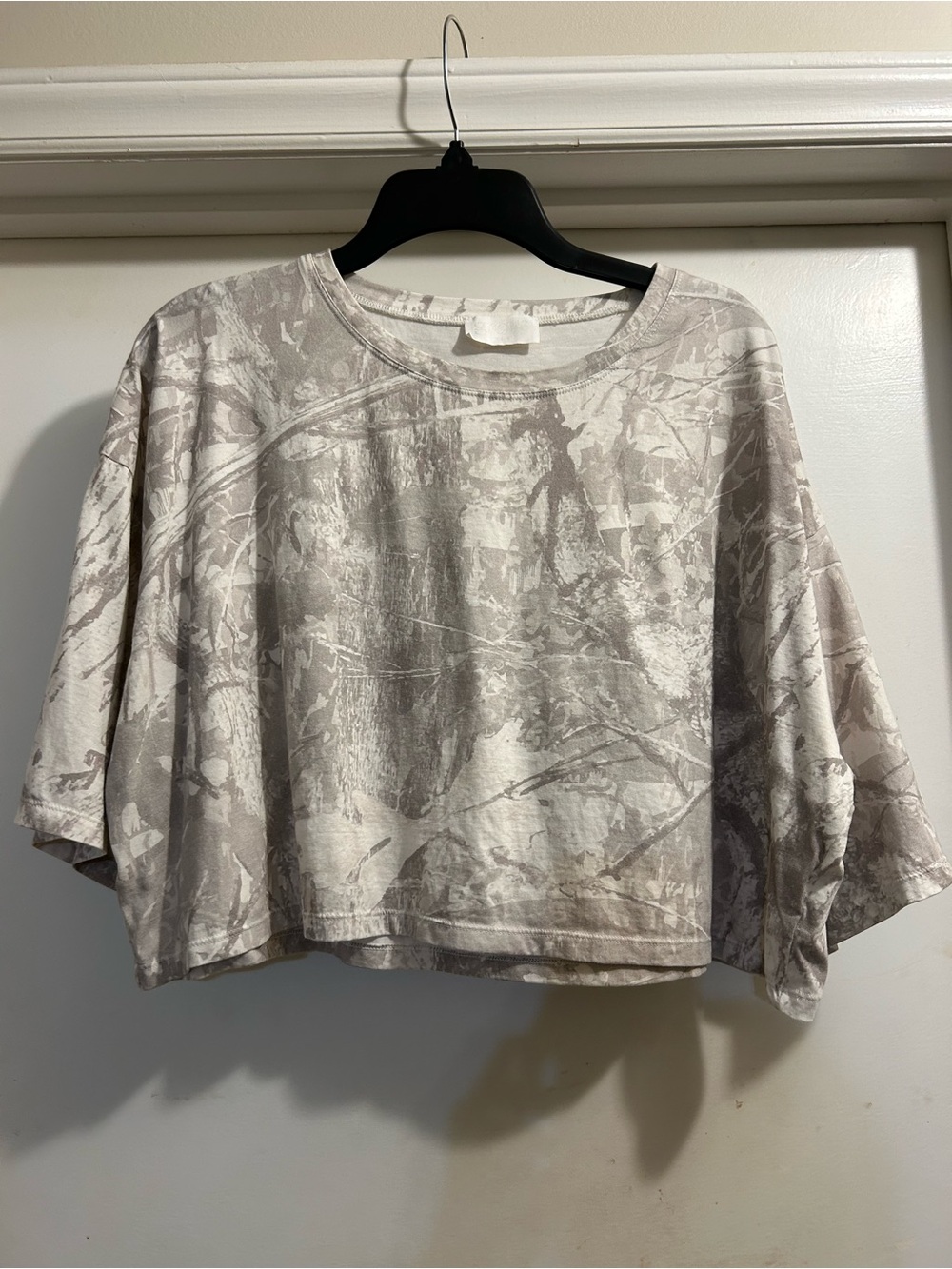 Abstract Gray Cropped Tee